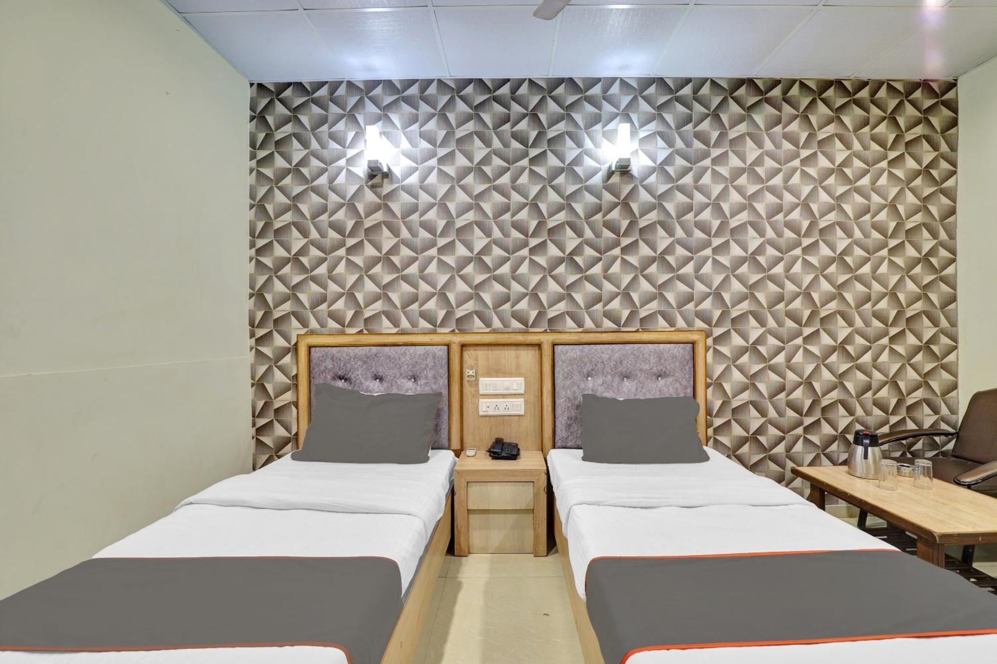 Collection O 82926 Hotel Royal Plaza Ahmedabad Exterior foto